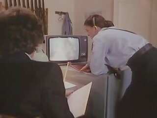 Cietums tres speciales ieliet femmes 1982 klasika: pieaugušais video 40