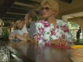 Szexi hölgy van egy fasz -ban egy bár
