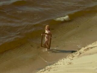Naked blondie katherine vids off her big natural emjekler at the pläž!