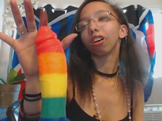 Pov handjob par liels biezs rainbow dzimumloceklis