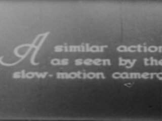 Draudzene un sieviete kails ārpuses - darbība uz lēni motion (1943)