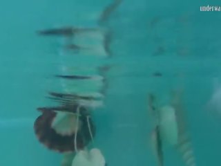 Excelente first-rate debaixo de água a nadar cativante rusalka