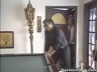 Fort orgasme sur la billiard table